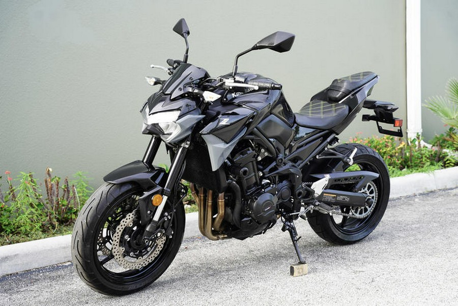 2024 Kawasaki Z900 ABS Metallic Spark Black/Metallic Matte Dark Gray