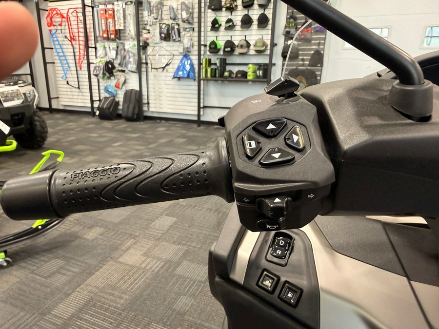 2025 Piaggio MP3 530 Exclusive