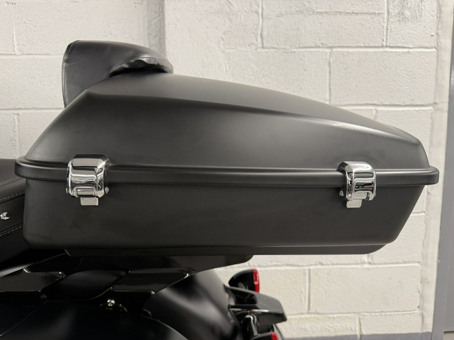 2019 Indian CHIEFTAIN DARK HORSE