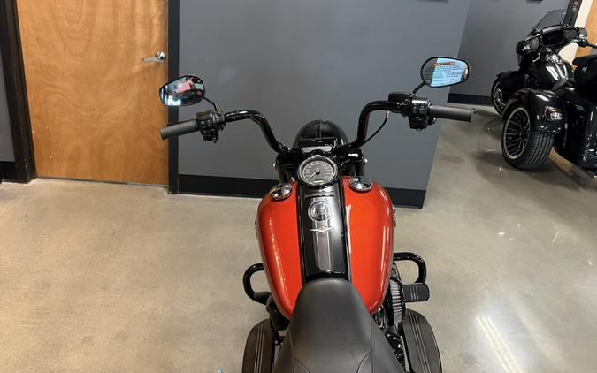 2025 Harley-Davidson® Road King® Special Whiskey Fire