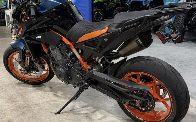 2023 KTM 890 Duke R