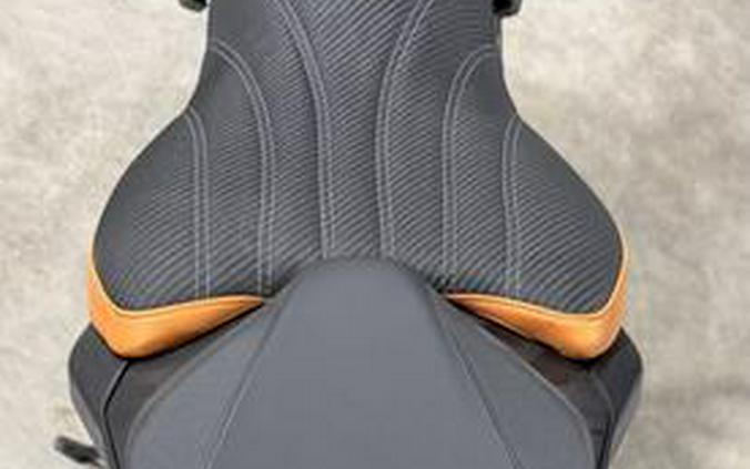 2023 KTM 890 Duke R