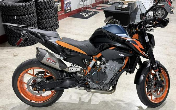 2023 KTM 890 Duke R