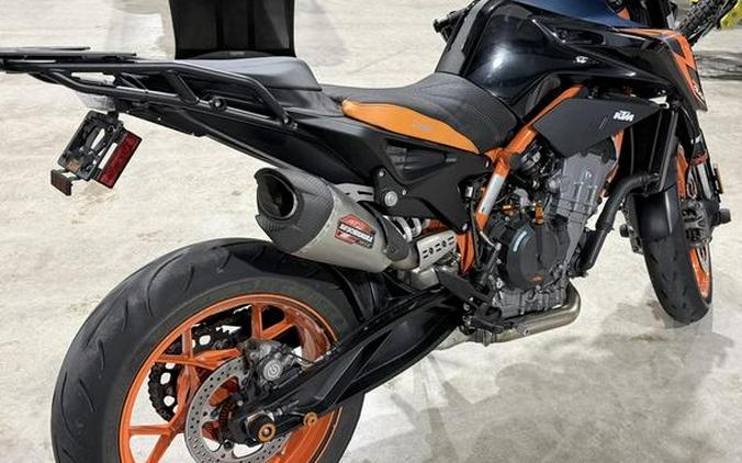 2023 KTM 890 Duke R