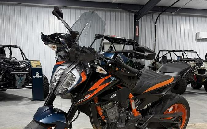 2023 KTM 890 Duke R