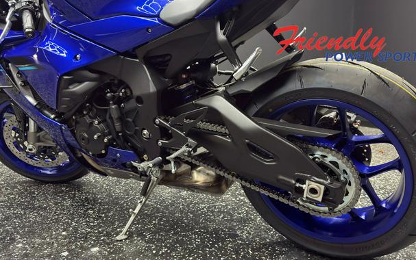 2026 YAMAHA YZF-R1