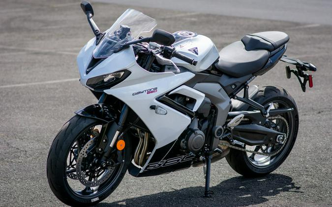 2025 Triumph Daytona 660 Snowdonia White/Sapphire Black