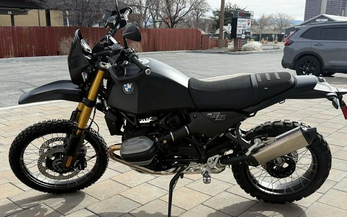 2026 BMW R 12 G/S Night Black Matte