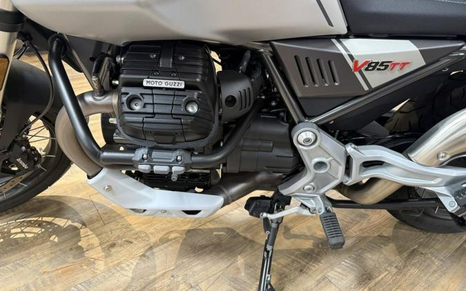 2022 Moto Guzzi V85 TT Travel E5