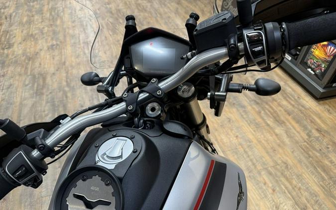 2022 Moto Guzzi V85 TT Travel E5