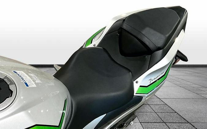 2024 Kawasaki Ninja® 7 Hybrid ABS