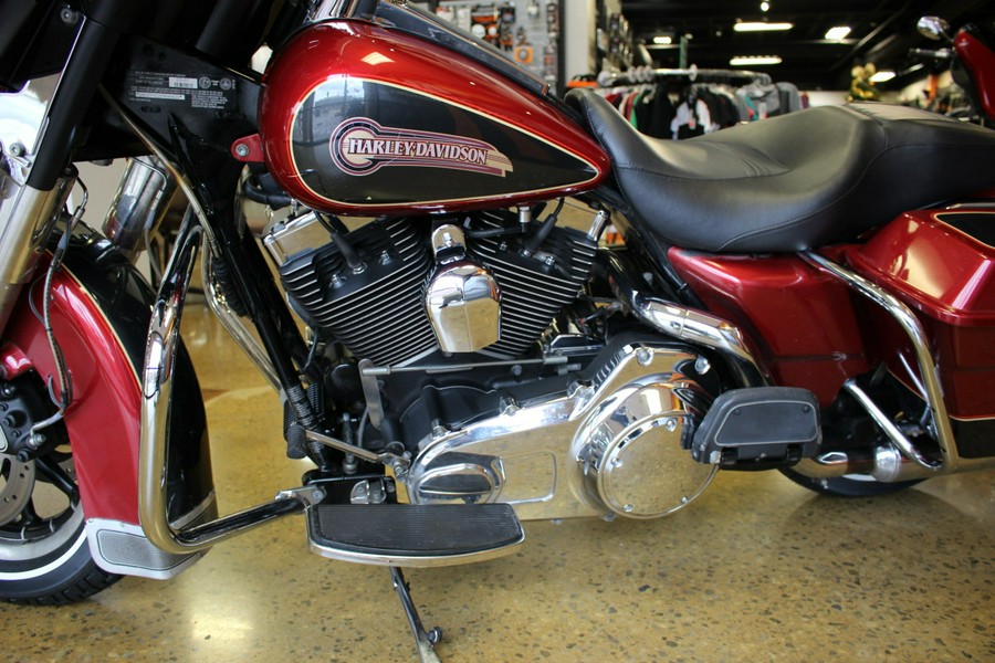 Fire Red/Black Pearl 2007 Harley-Davidson® Electra Glide® Classic FLHTC