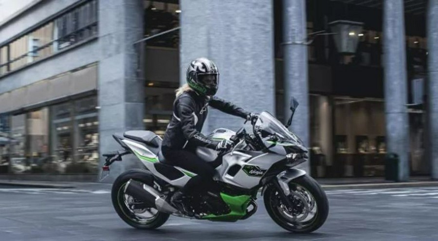 2024 Kawasaki Ninja 7 Hybrid