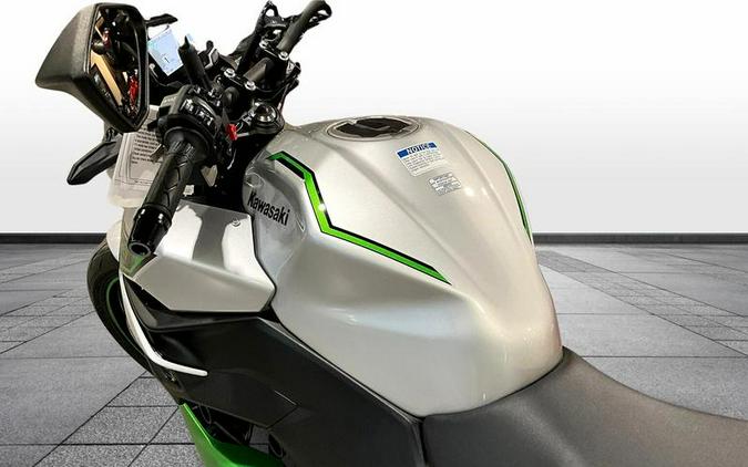 2024 Kawasaki Z7 Hybrid ABS