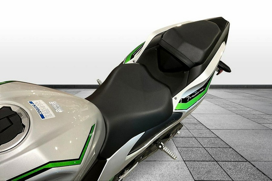 2024 Kawasaki Z7 Hybrid ABS