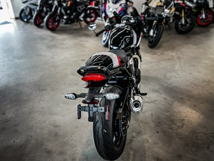 2026 TRIUMPH THRUXTON 400