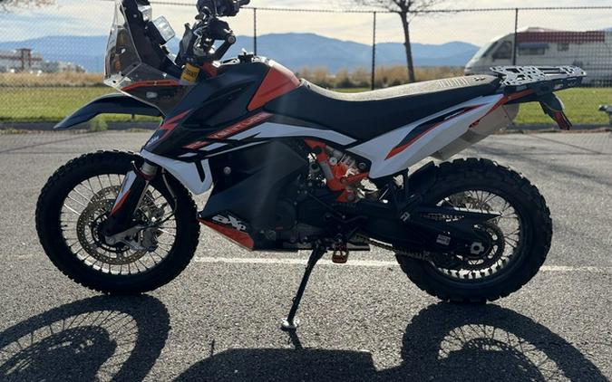 2022 KTM Adventure 890 R