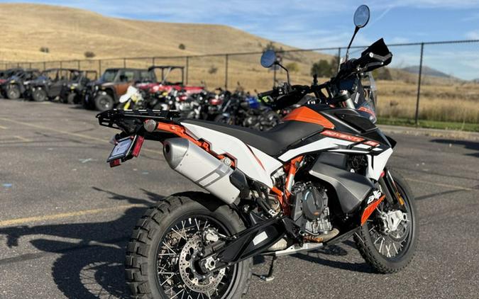 2022 KTM Adventure 890 R