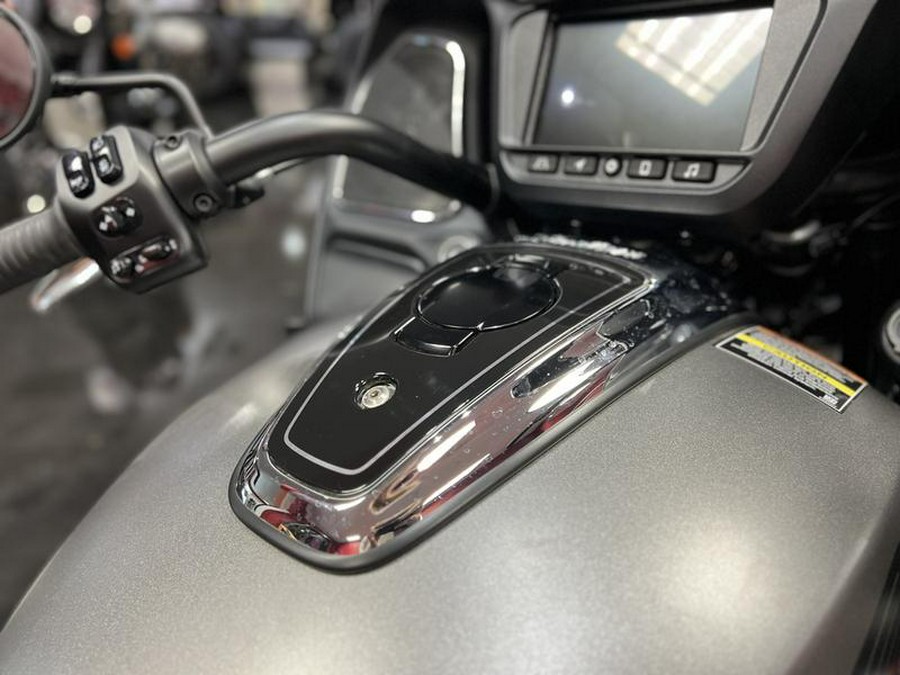 2023 Indian Motorcycle® Challenger® Titanium Smoke