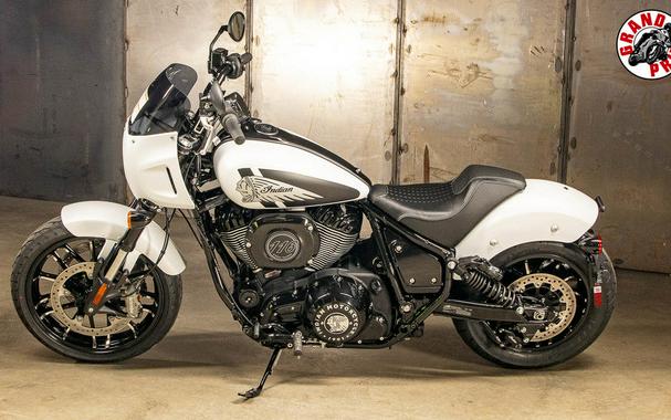 2024 Indian Motorcycle® Sport Chief Ghost White Metallic Smoke