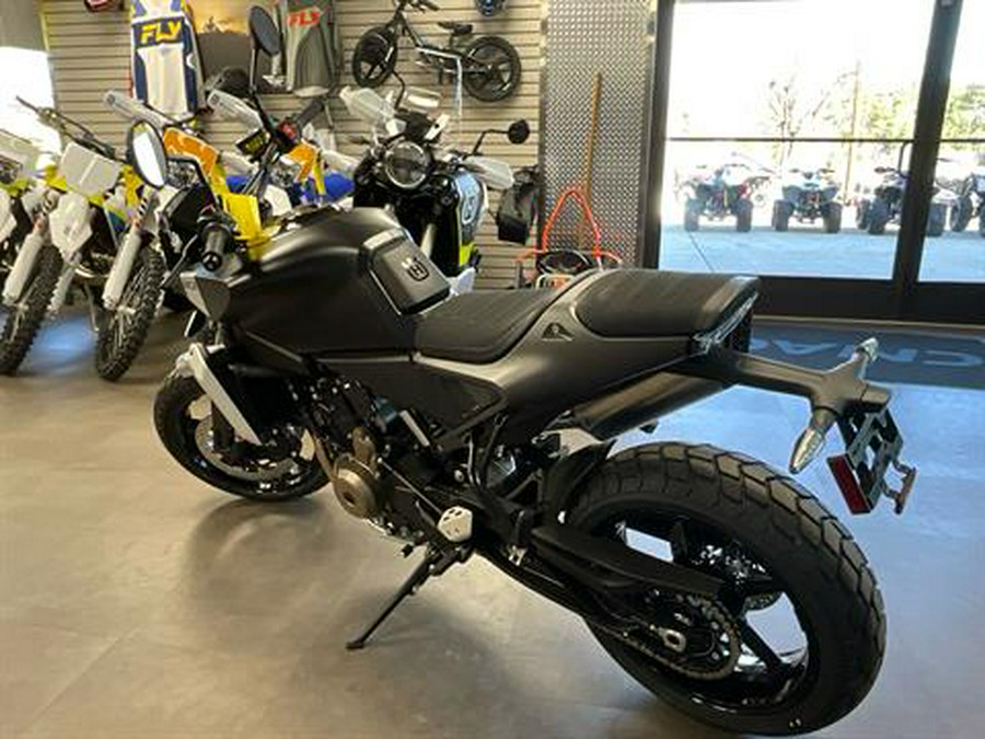 2025 Husqvarna Svartpilen 801