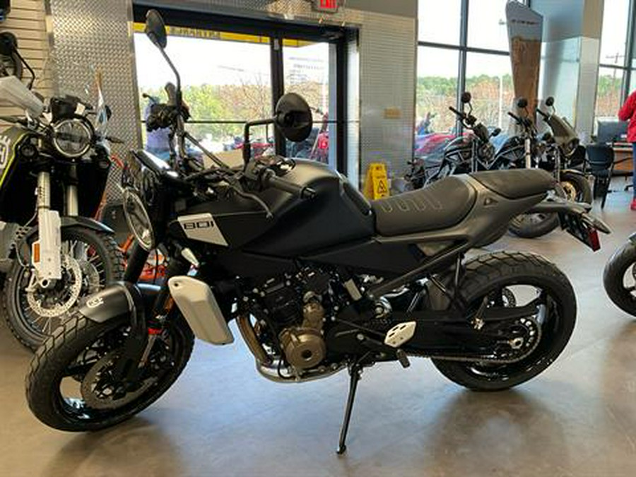 2025 Husqvarna Svartpilen 801