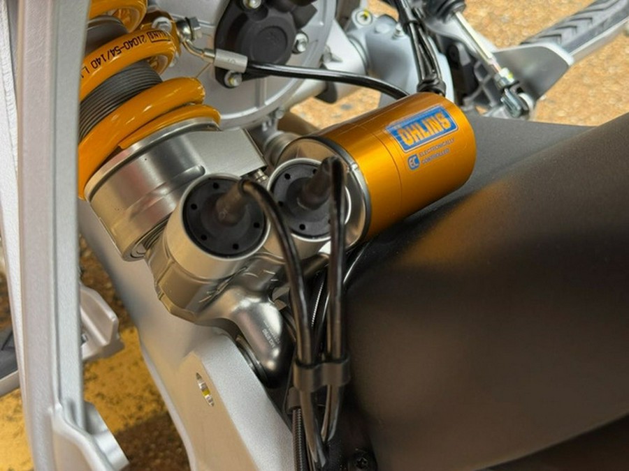 2025 Moto Guzzi V100 Mandello Wind Tunnel