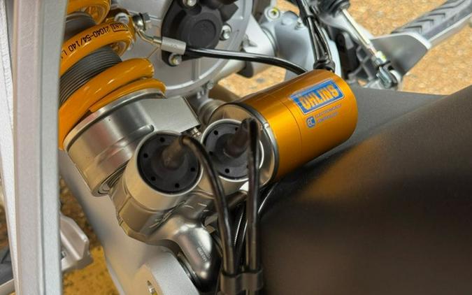 2025 Moto Guzzi V100 Mandello Wind Tunnel