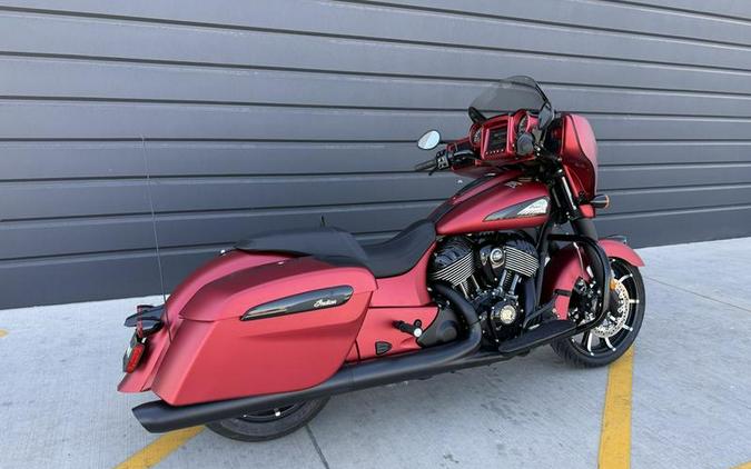 2025 Indian Motorcycle® Chieftain® Dark Horse® w/PowerBand Audio Sunset Red Smoke