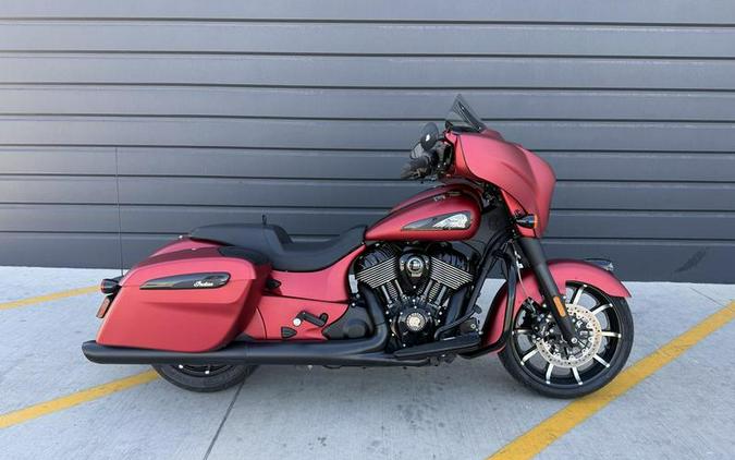 2025 Indian Motorcycle® Chieftain® Dark Horse® w/PowerBand Audio Sunset Red Smoke