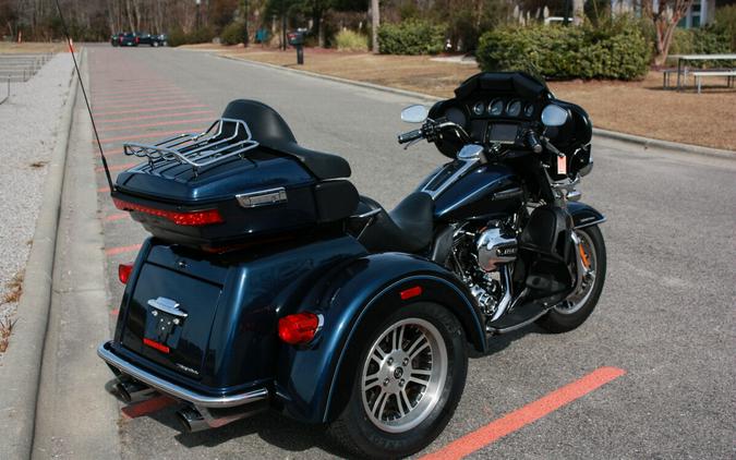 2014 Harley-Davidson® FLHTCUTG Tri Glide® Ultra