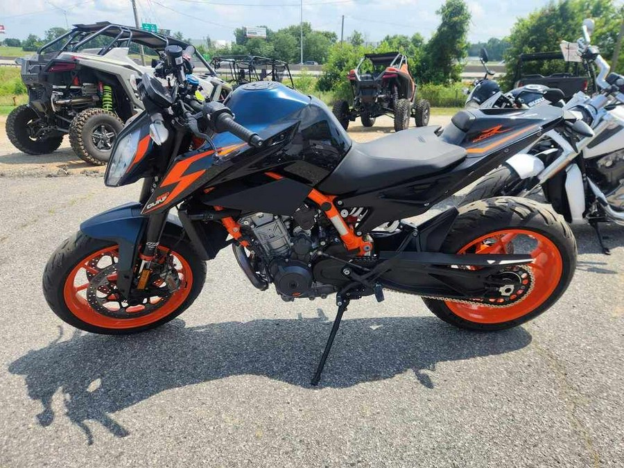 2022 KTM Duke 890 R