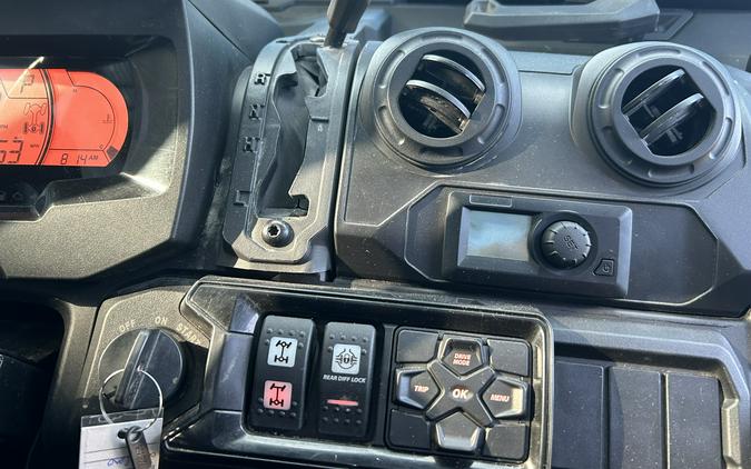 2023 Can-Am Defender Limited