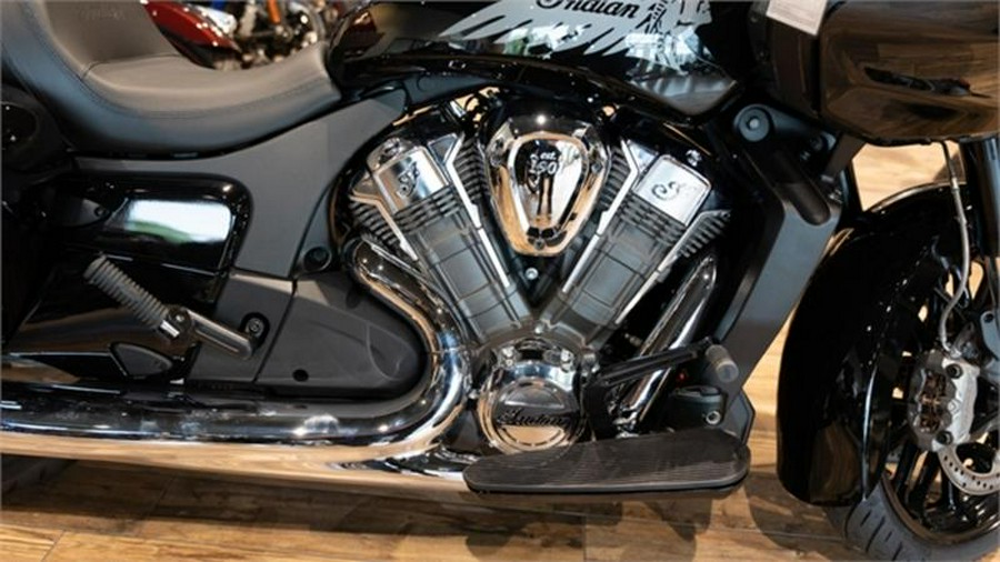 2023 Indian Motorcycle® Challenger® Black Metallic