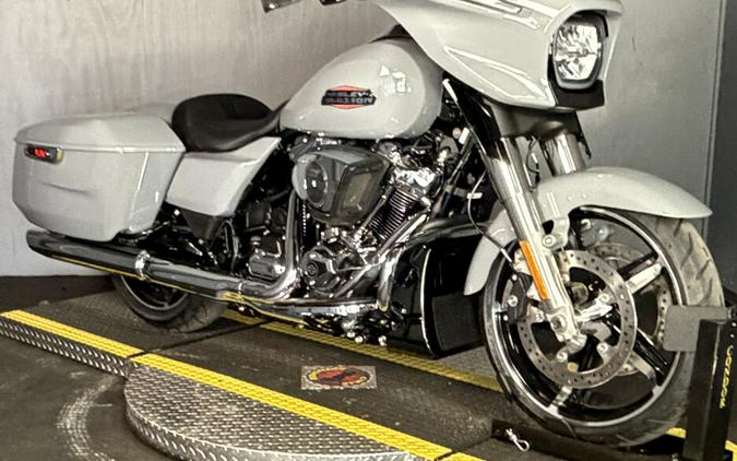 2026 Harley-Davidson® Street Glide® FLHX DRK BILIARD GRY