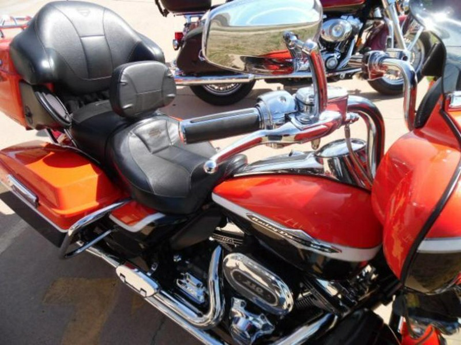 2012 Harley-Davidson® FLHTCUSE7 SCREAMIN EAGLE