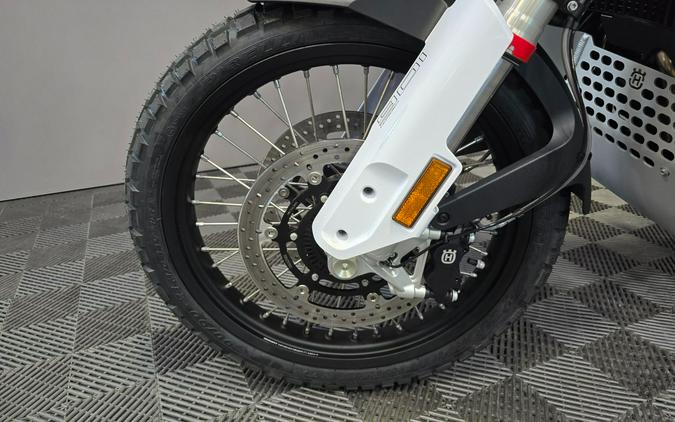 2025 Husqvarna Norden 901 Expedition