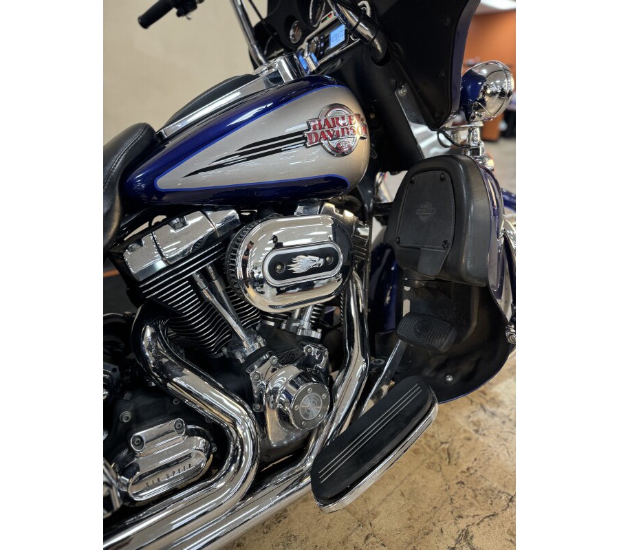 2007 Harley-Davidson Electra Glide® Ultra Classic® Deep Cobalt Pearl & Pewter Pearl