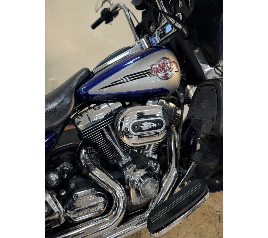 2007 Harley-Davidson Electra Glide® Ultra Classic® Deep Cobalt Pearl & Pewter Pearl