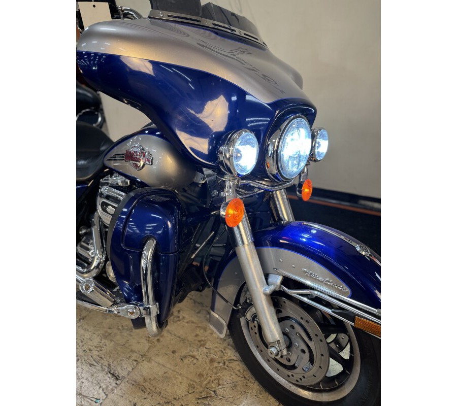 2007 Harley-Davidson Electra Glide® Ultra Classic® Deep Cobalt Pearl & Pewter Pearl