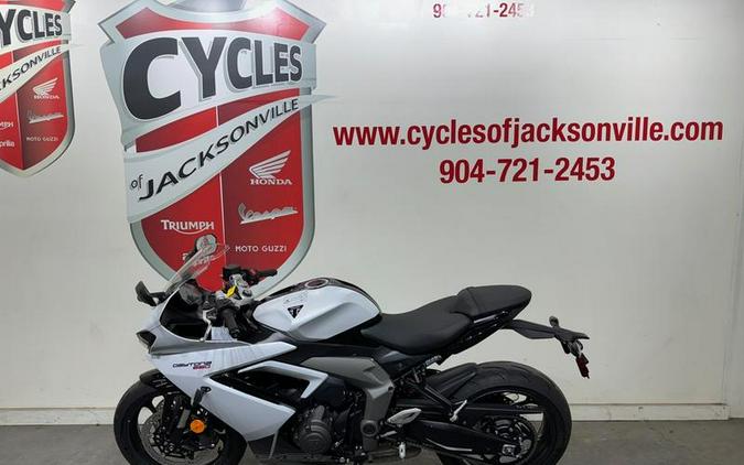 2025 Triumph Daytona 660 Snowdonia White/Sapphire Black