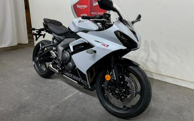 2025 Triumph Daytona 660 Snowdonia White/Sapphire Black