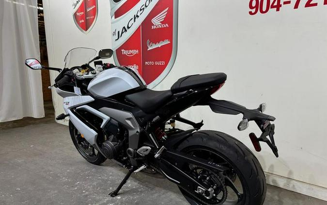 2025 Triumph Daytona 660 Snowdonia White/Sapphire Black