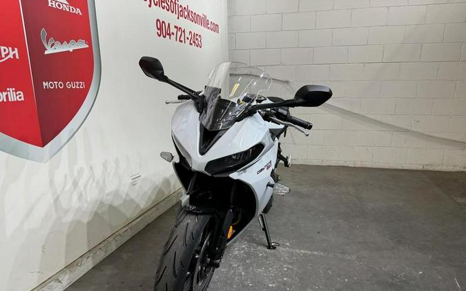 2025 Triumph Daytona 660 Snowdonia White/Sapphire Black