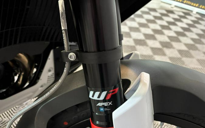 2025 Husqvarna Norden 901