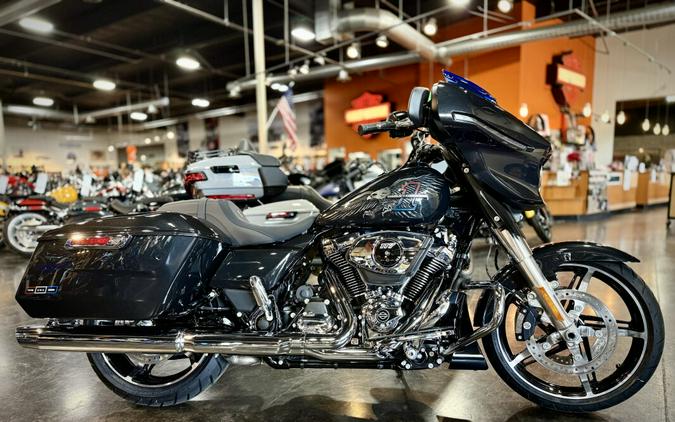 2026 Harley-Davidson® Street Glide® Midnight Ember Chrome Trim