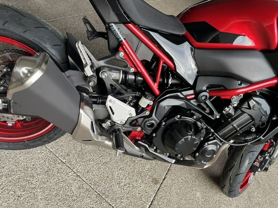 2024 Kawasaki Z900 ABS Candy Persimmon Red/Ebony