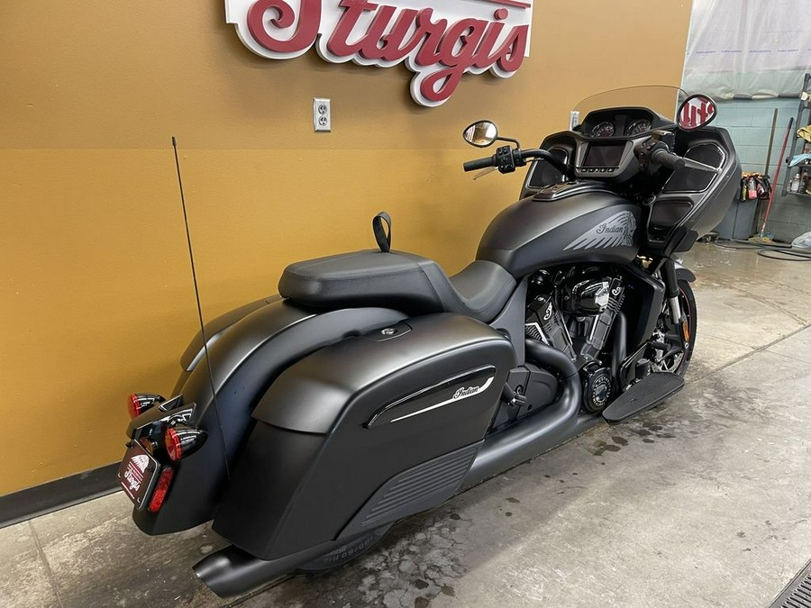 2020 Indian Motorcycle® Challenger Dark Horse Thunder Black Smoke