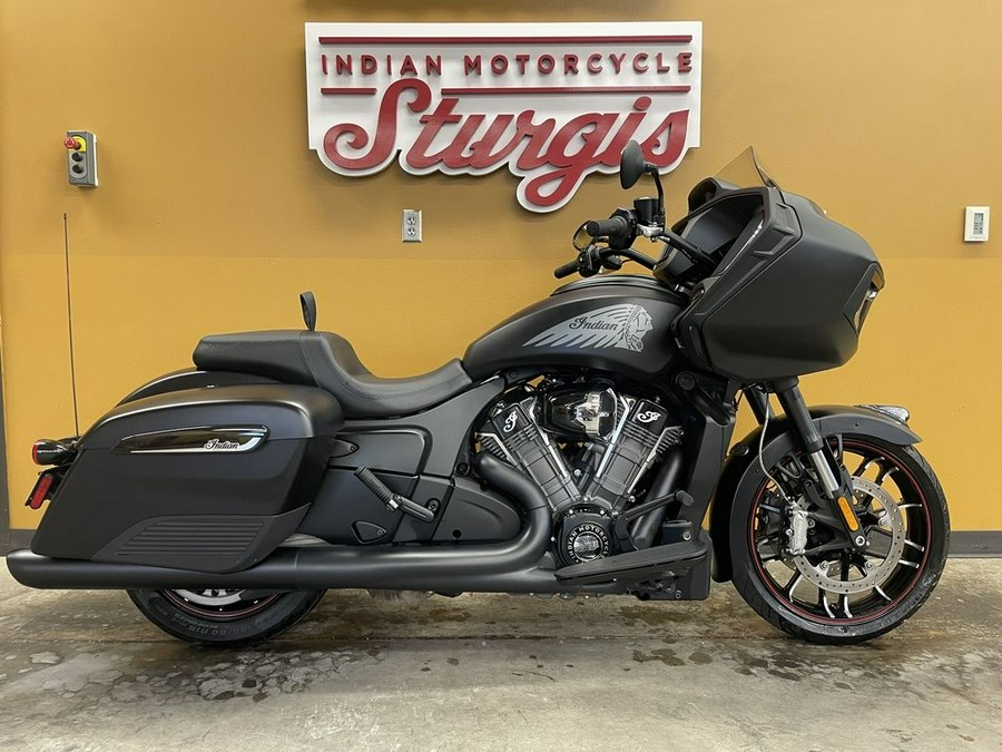 2020 Indian Motorcycle® Challenger Dark Horse Thunder Black Smoke