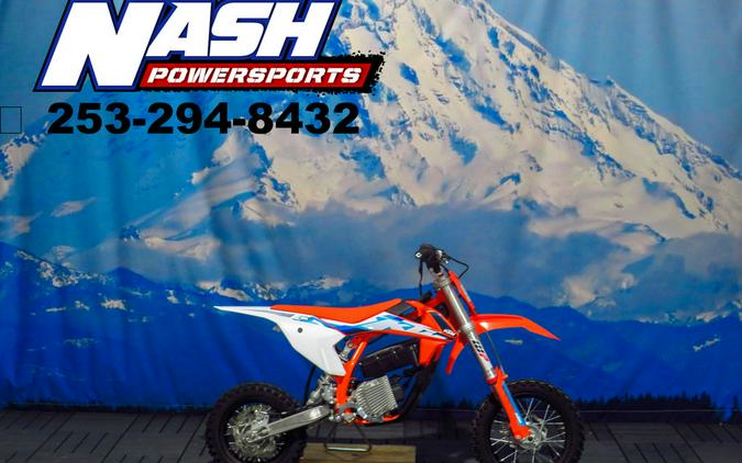 2023 KTM SX-E 3 First Look [Just In Time For Christmas]